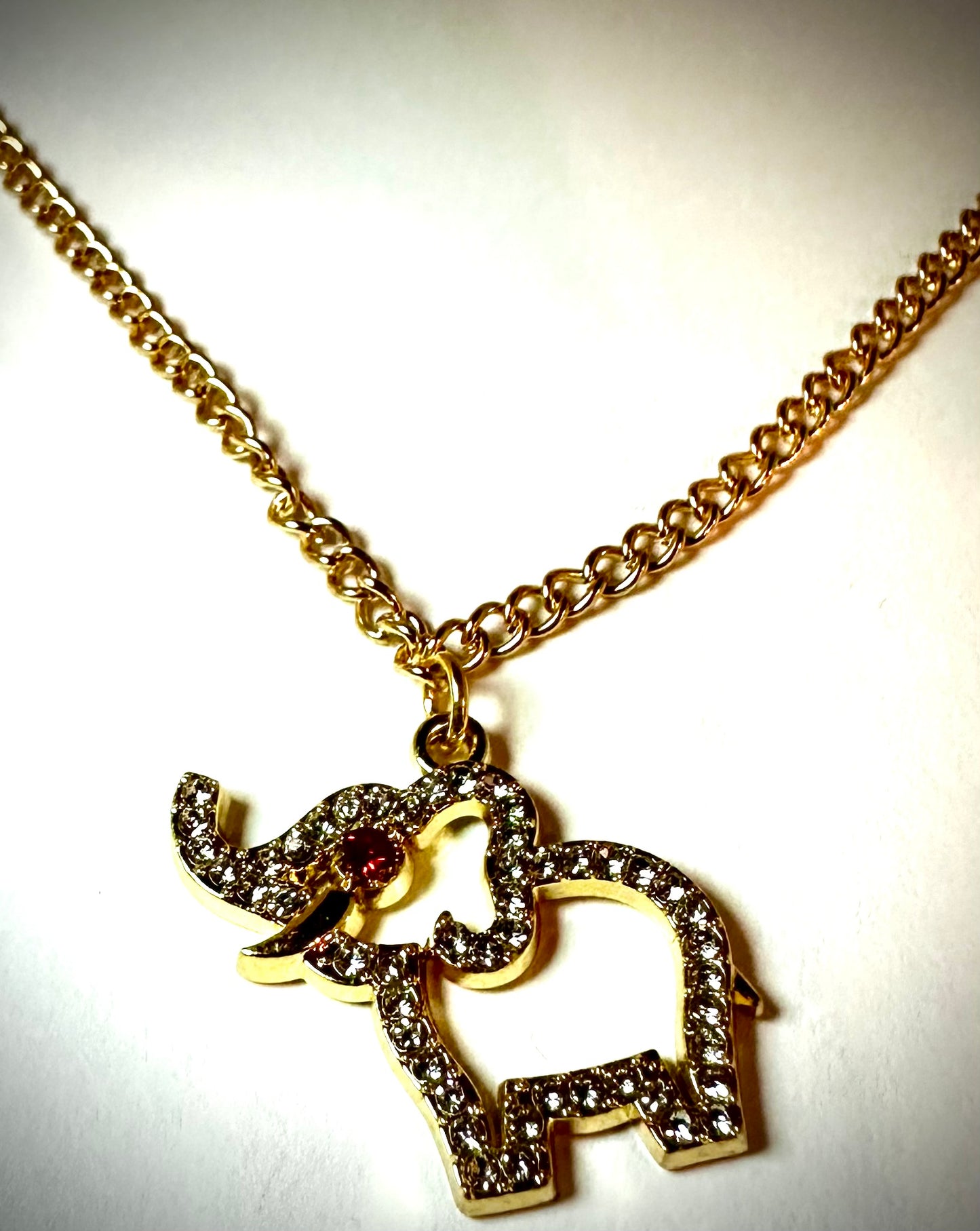 “Simple Gold Elephant” Chain